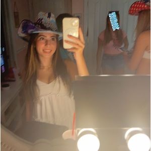 Meet your Posher, Addy